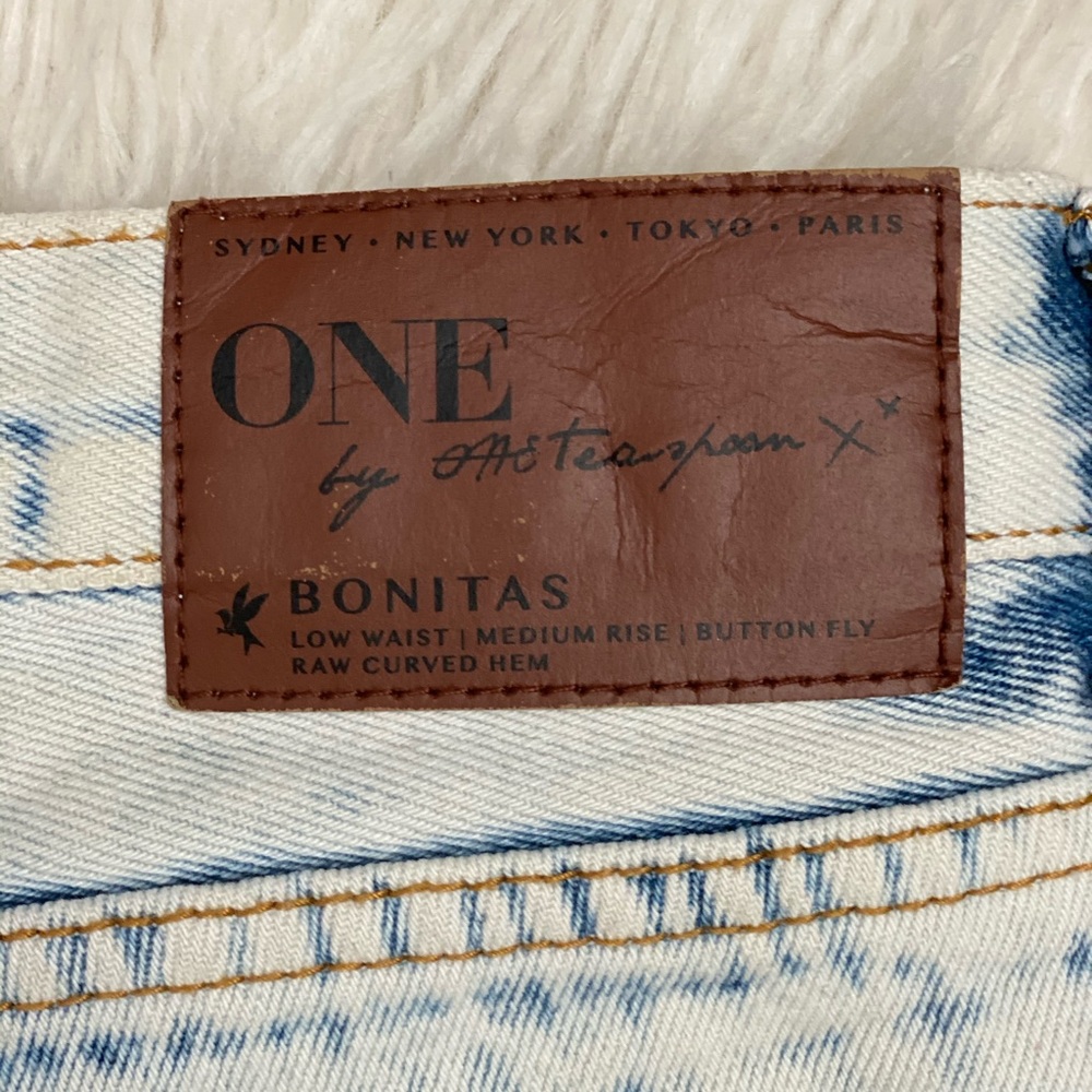Used size 26 one teaspoon shorts